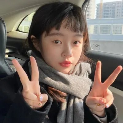 女孩向前冲